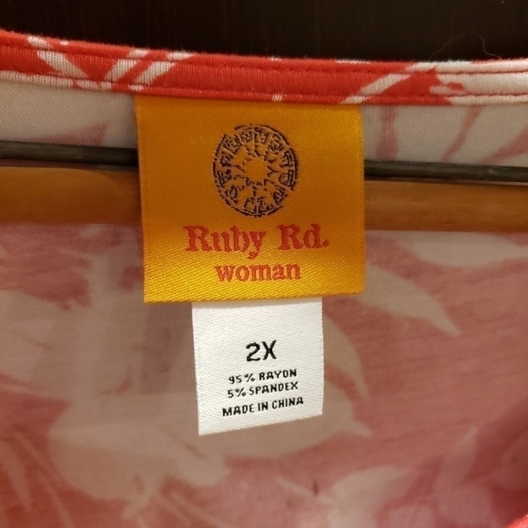 NWT Ruby Rd. Plus Sized Floral Tunic in Coral & White Size 2X - Picture 2 of 7